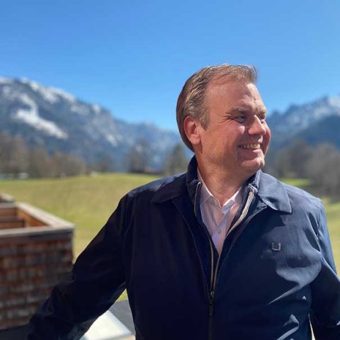 Dr. Andreas Färber, Inhaber des Artemacur Gesundheitszentrums und Klosterhofs Alpine Hideaway Spa im PURORT Bad Reichenhall / Bayerisch Gmain.